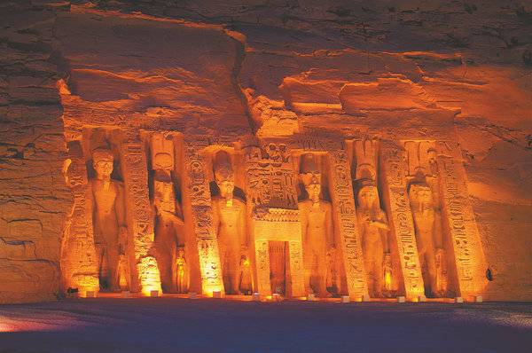 Chinese tourists experience ancient Egypt coming to life(pic2) Chinese tourists experience ancient Egypt coming to life(pic2)