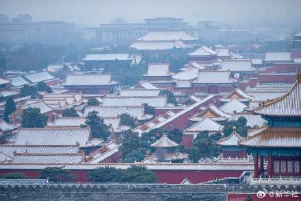 Stunning! I was captivated by the Forbidden City under the first snowfall. (pic1) Stunning! I was captivated by the Forbidden City under the first snowfall. (pic1)