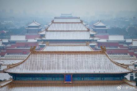 Stunning! I was captivated by the Forbidden City under the first snowfall. (pic2) Stunning! I was captivated by the Forbidden City under the first snowfall. (pic2)