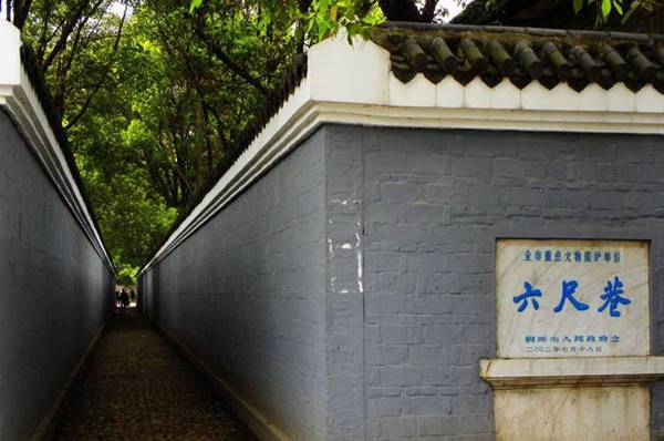 Narrow alley, broad minds(pic1)