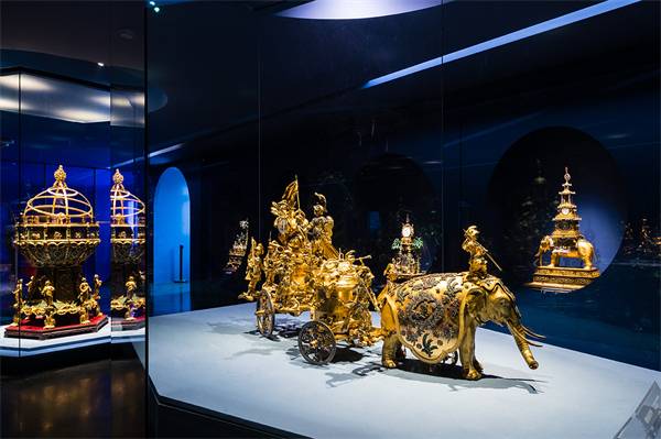 The Gallery of Clocks - Hall for Ancestral Worship (Fengxian dian)(pic3)