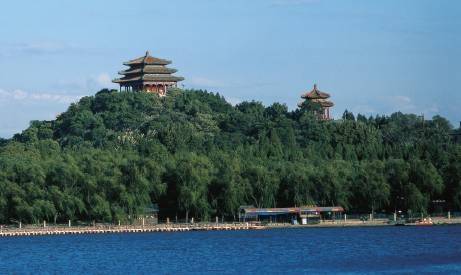 Jingshan Park was an imperial garden during the Yuan (1271 - 1368)(pic1)