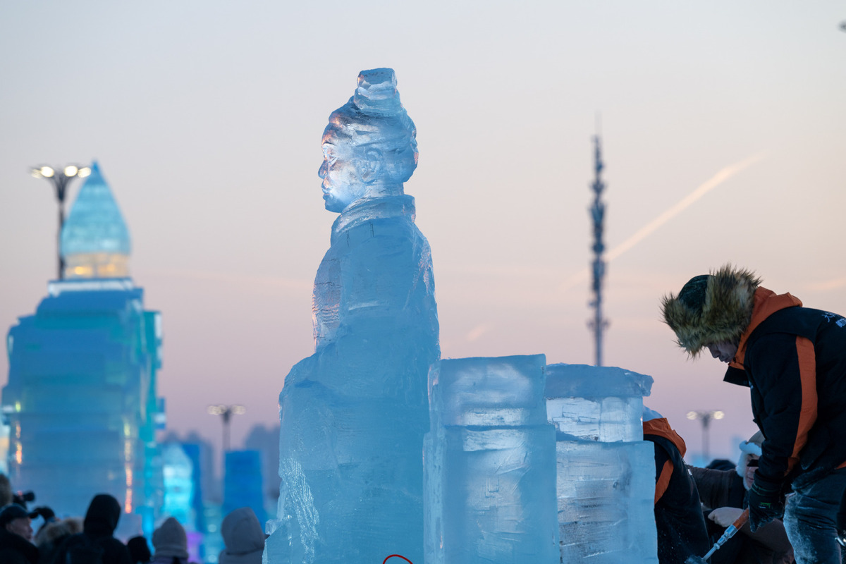 Worlds largest ice-snow theme park attracts 1 million visitors in 20 days(pic2)