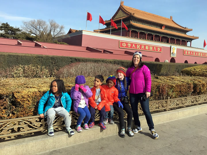 Rita and her tourists at the Mutianyu Great Wall(pic5)